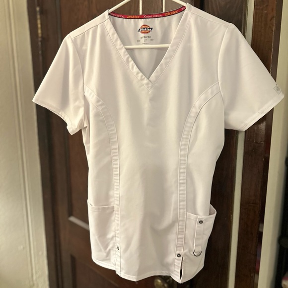 Dickies 2 pocket white scrub top - Picture 3 of 4
